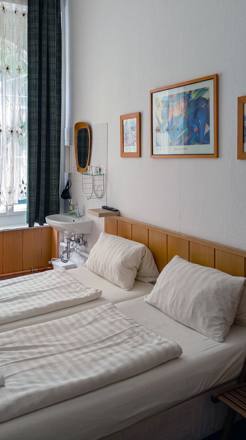 Doppelzimmer mit Gemeinschfatsbad